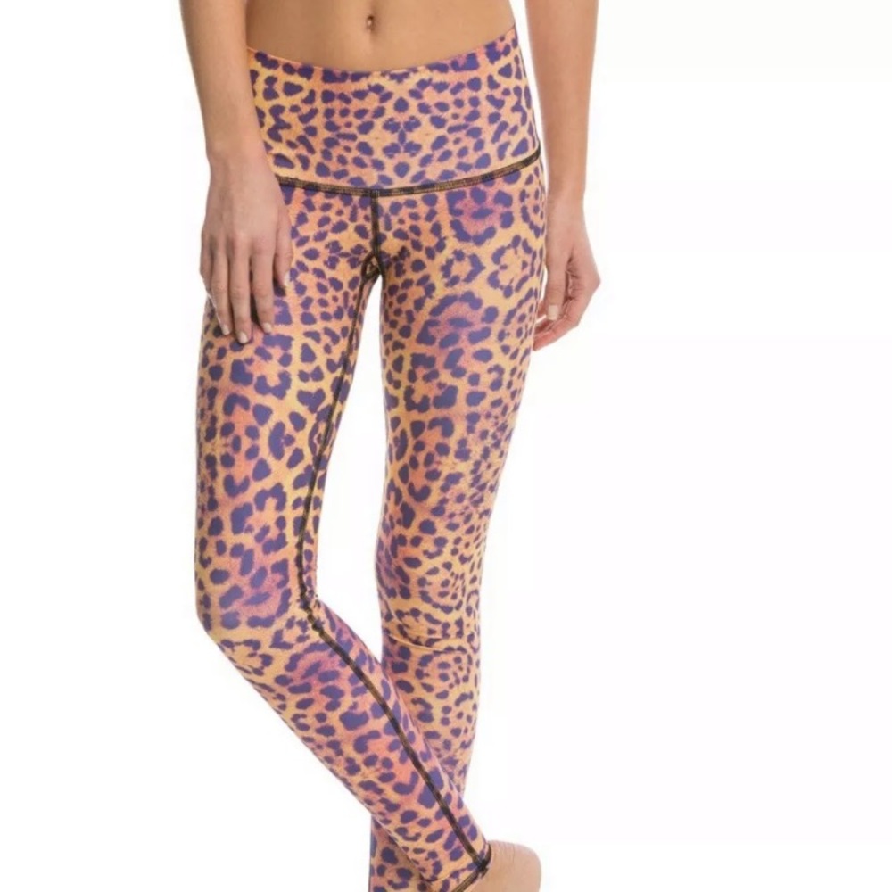 Teeki leopard hot pant legging awakening medium